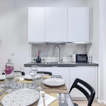 Carbonara Palace 5 - Luxury Comfort Under Medieval Towers *