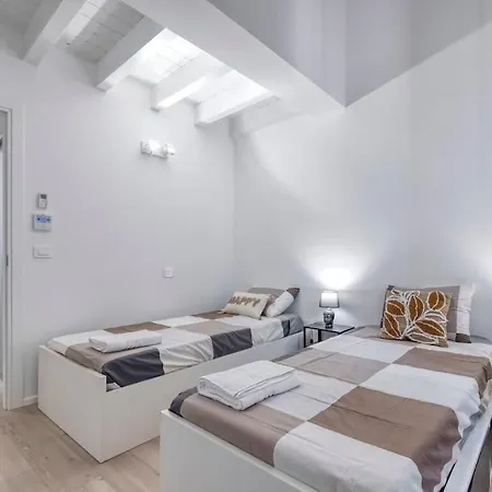 Apartment Carbonara Palace 5 - Luxury Comfort Under Medieval Towers
