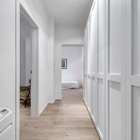 Apartment Carbonara Palace 5 - Luxury Comfort Under Medieval Towers