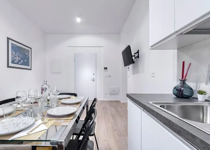 Carbonara Palace 5 - Luxury Comfort Under Medieval Towers Daire Bolonya