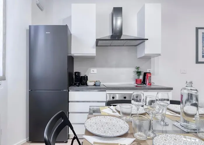 Carbonara Palace 5 - Luxury Comfort Under Medieval Towers Daire Bolonya