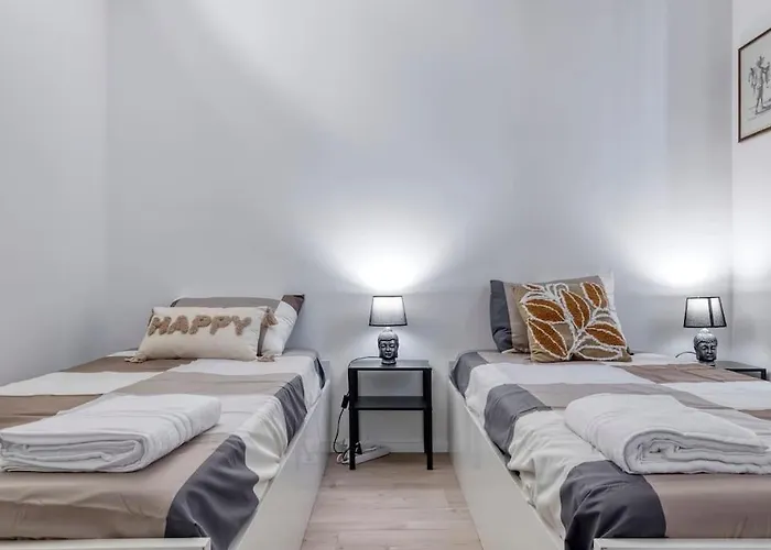 Carbonara Palace 5 - Luxury Comfort Under Medieval Towers Apartment