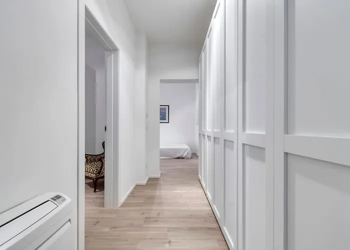 Apartment Carbonara Palace 5 - Luxury Comfort Under Medieval Towers