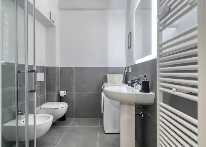 Carbonara Palace 5 - Luxury Comfort Under Medieval Towers *