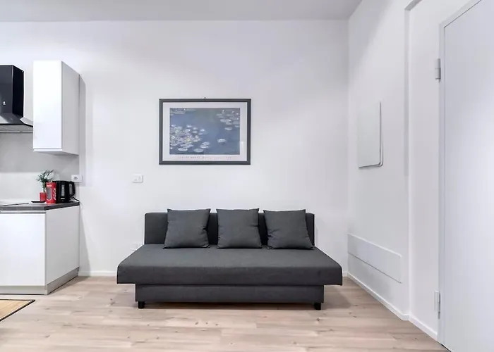 Carbonara Palace 5 - Luxury Comfort Under Medieval Towers *