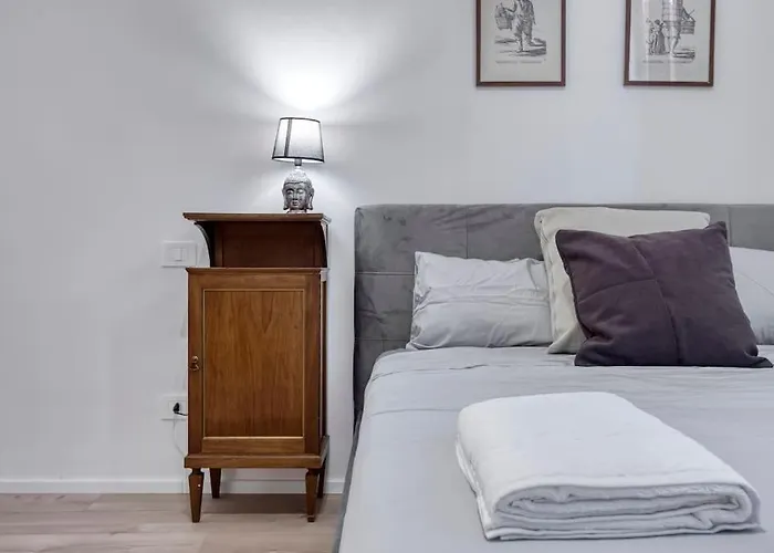 Apartment Carbonara Palace 5 - Luxury Comfort Under Medieval Towers