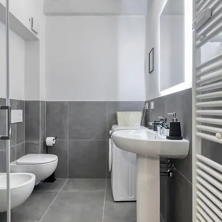 Carbonara Palace 5 - Luxury Comfort Under Medieval Towers *