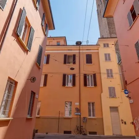 Carbonara Palace 5 - Luxury Comfort Under Medieval Towers *